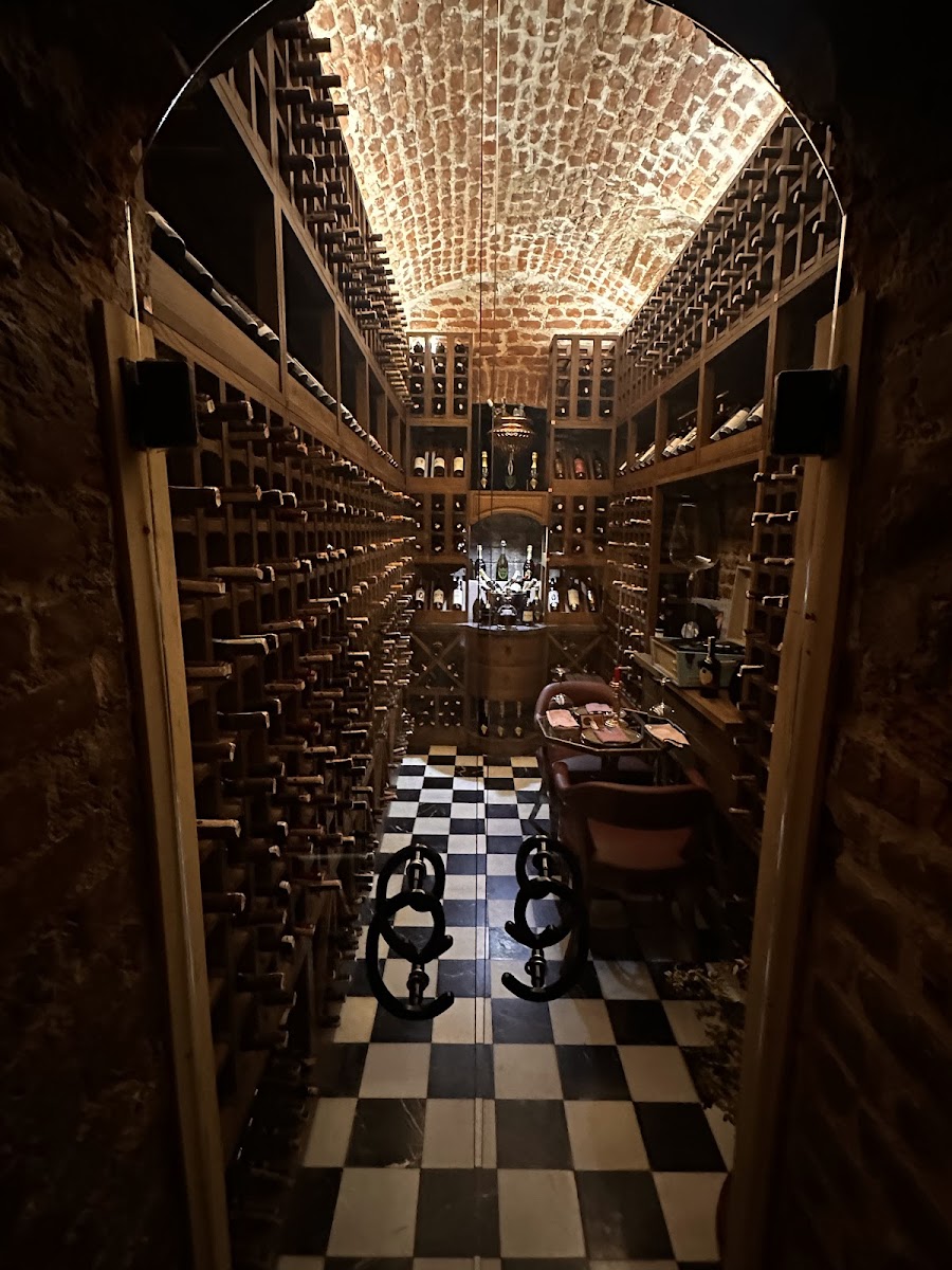 Vigneron Wine House Photo 4