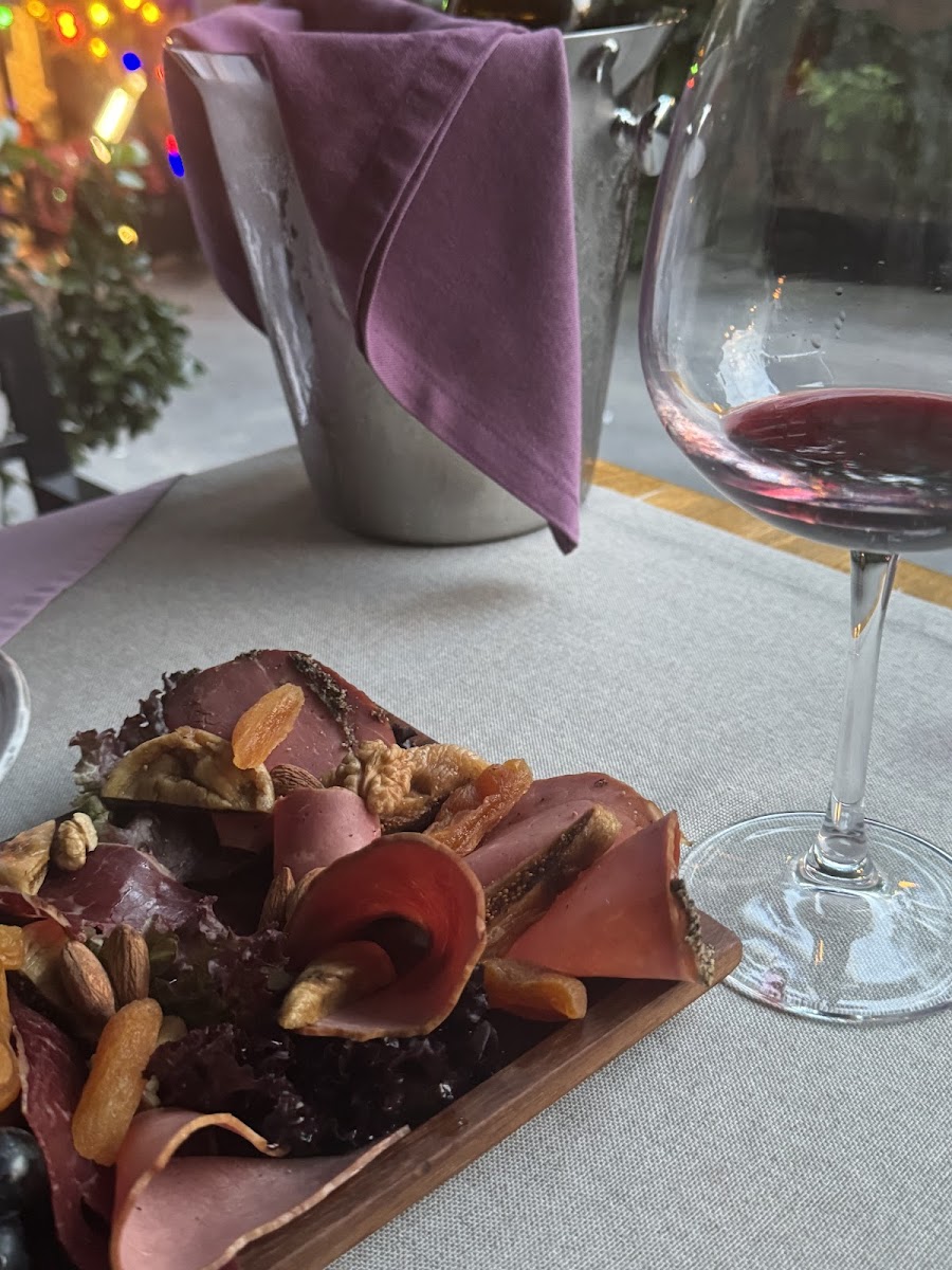 Vigneron Wine House Photo 9