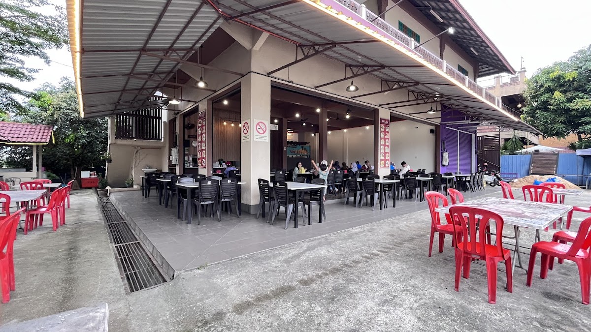 Restoran Bulan Atap Merah
