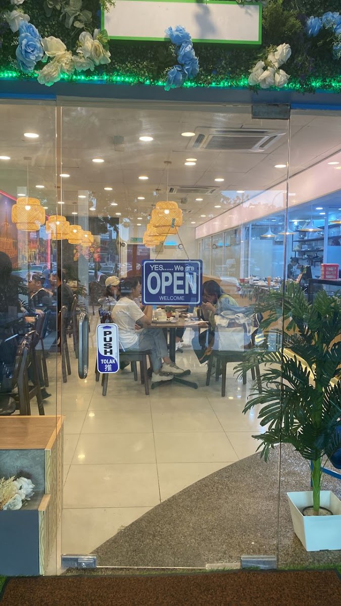 Thai Charoen Seafood Restaurant