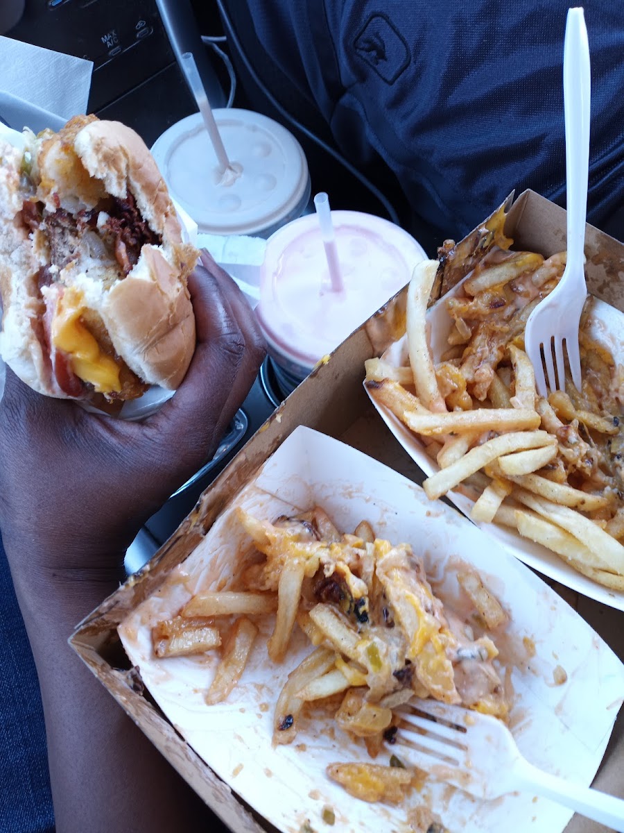 Grizzly Bear's Burger Photo 5