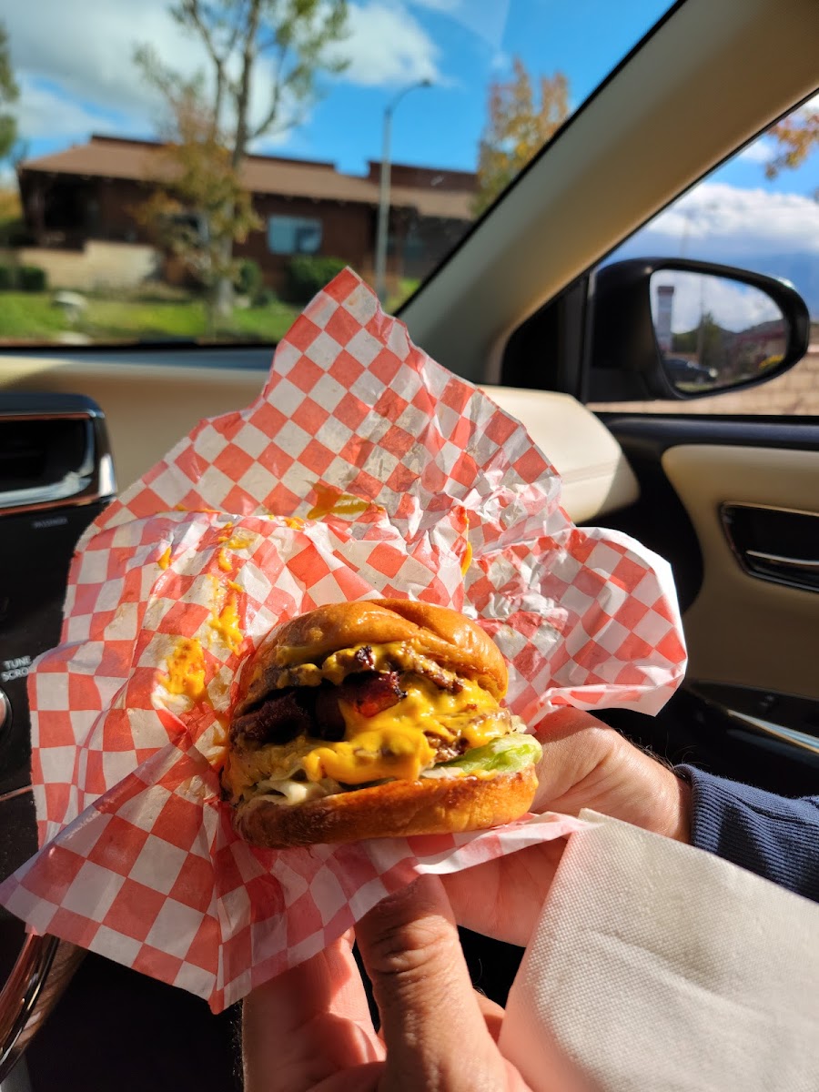 Grizzly Bear's Burger Photo 7