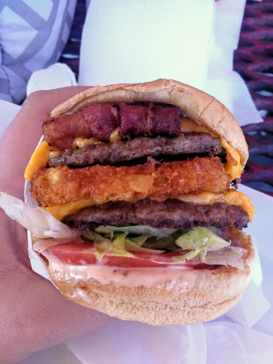 Grizzly Bear's Burger Photo 9