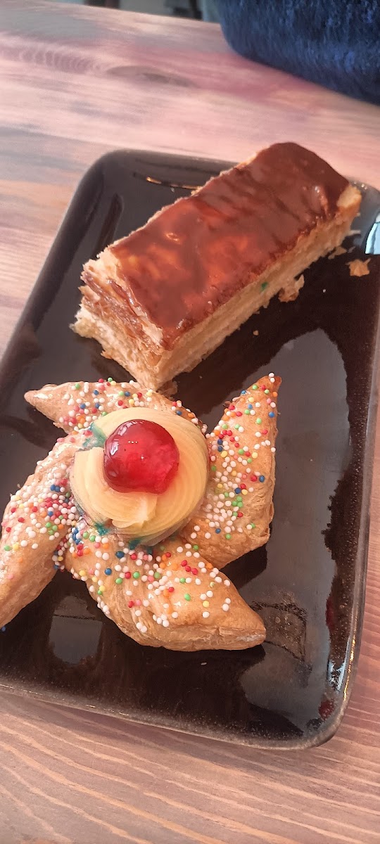 Marus Pan & Cafe Photo 8
