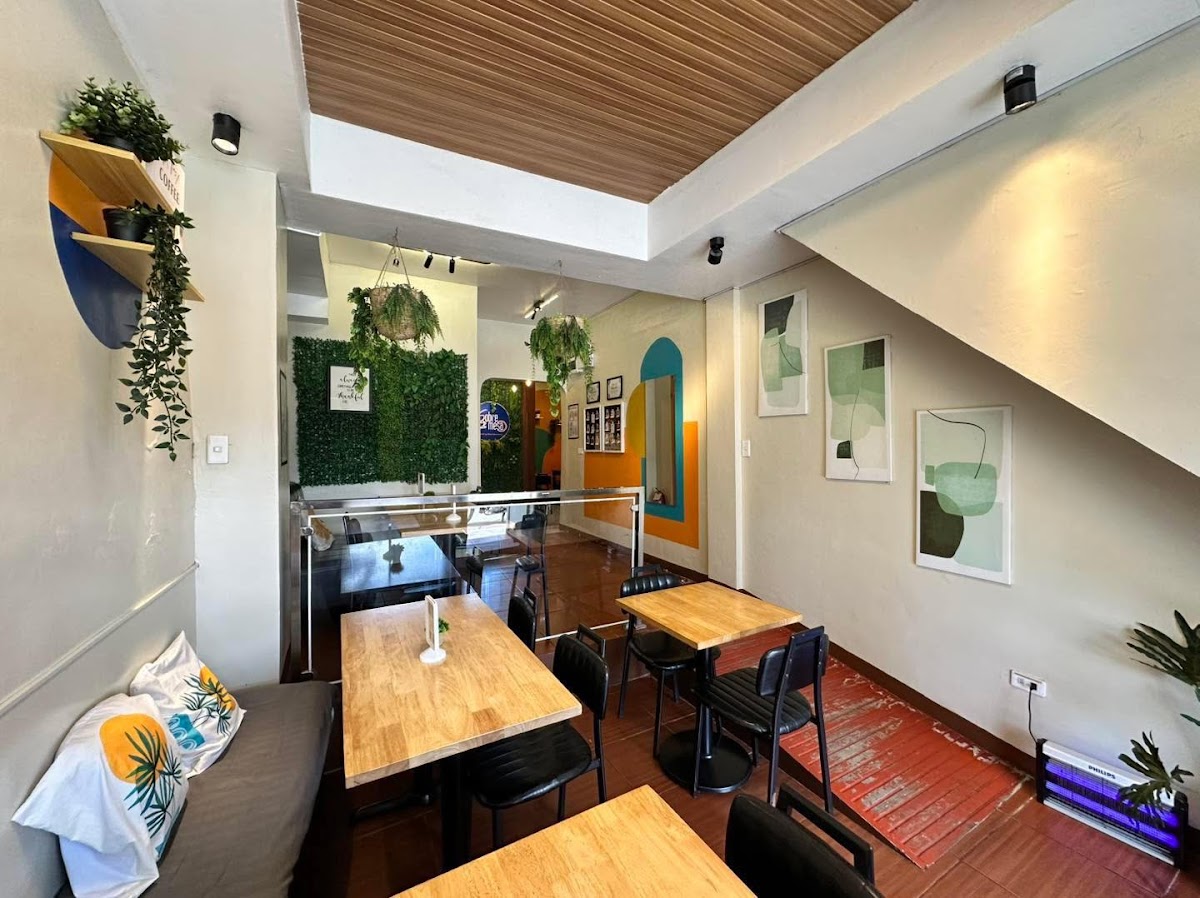 Sobremesa Restaurant & Cafe