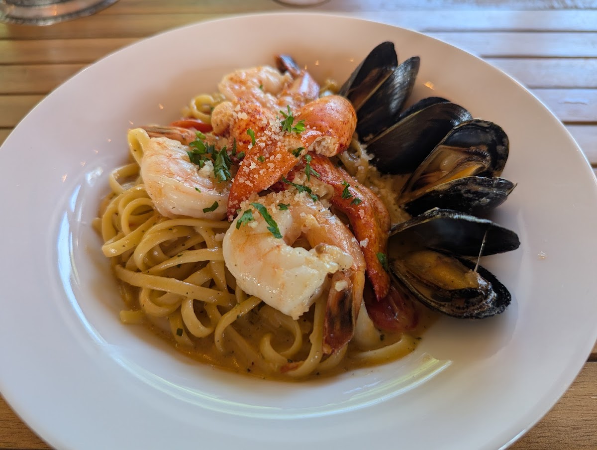 Blue Lobster Cafe + Kitchen & Lounge Photo 3