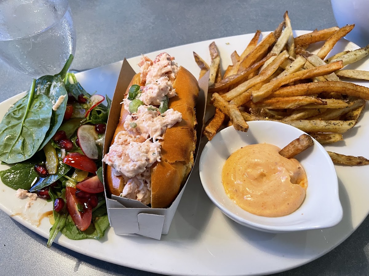 Blue Lobster Cafe + Kitchen & Lounge Photo 7