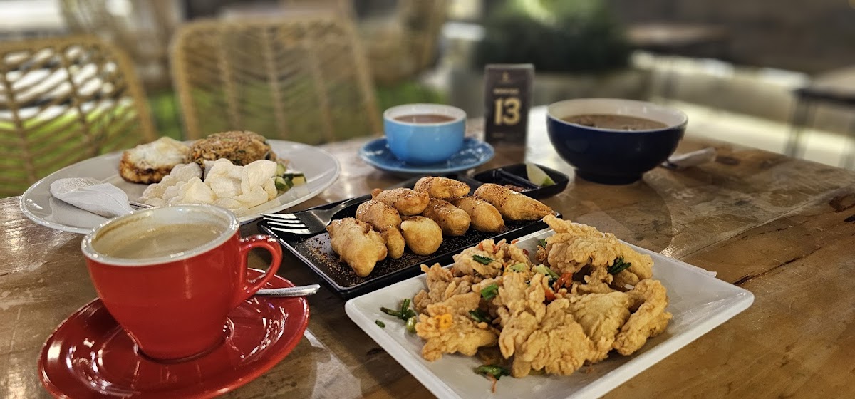 Lintangan Cafe & Resto Photo 4