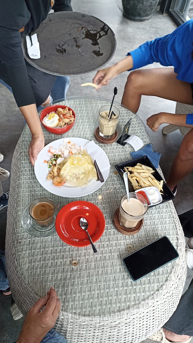 Lintangan Cafe & Resto Photo 7