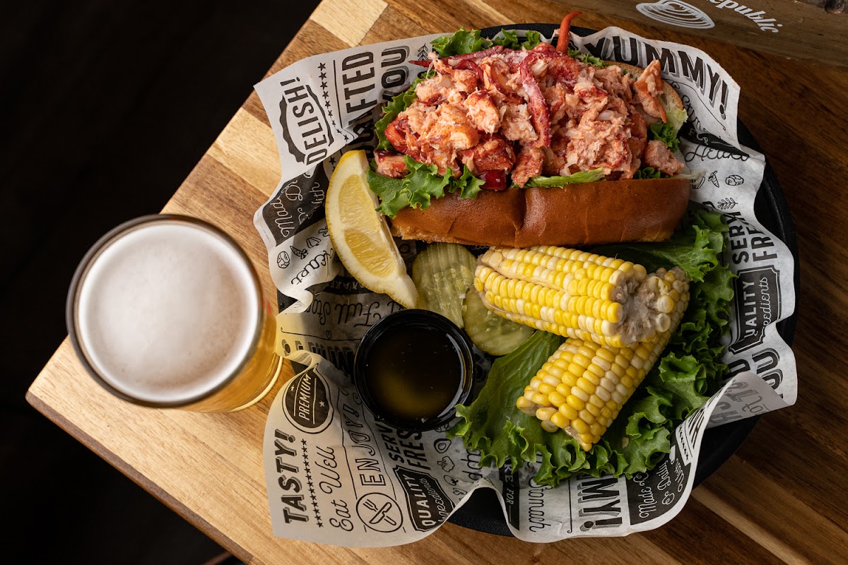 Quahog Republic: Waterfront Eatery Photo 3