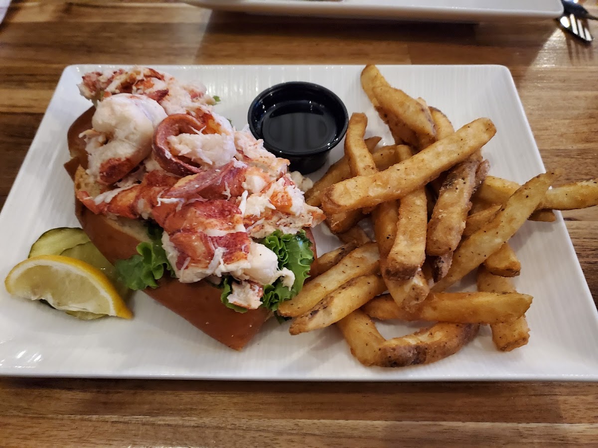 Quahog Republic: Waterfront Eatery Photo 6