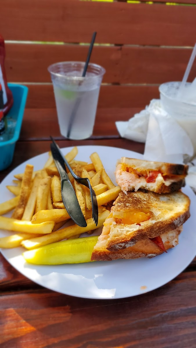 Quahog Republic: Waterfront Eatery Photo 7