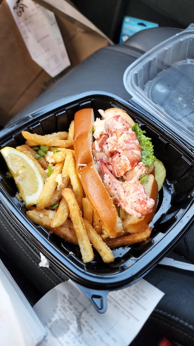 Quahog Republic: Waterfront Eatery Photo 8