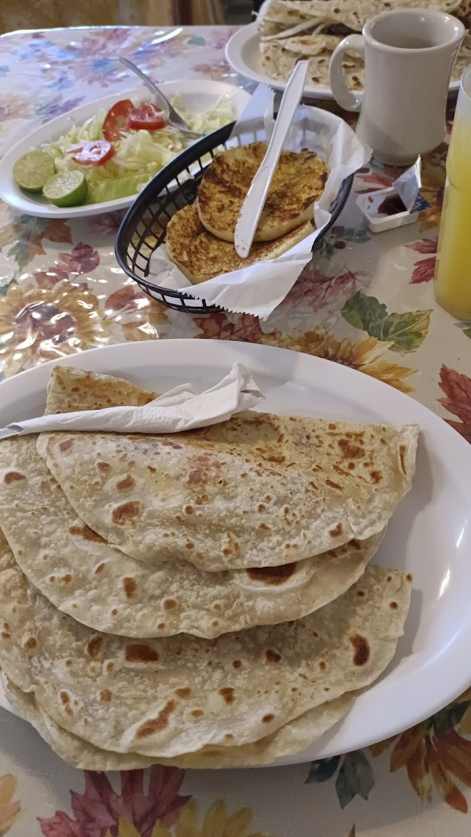 Clarita's Cafe Photo 7