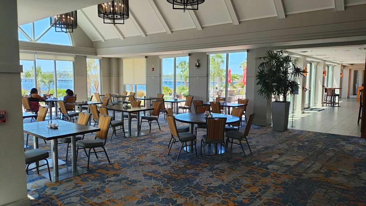 TIDES Restaurant & Lounge Photo 3