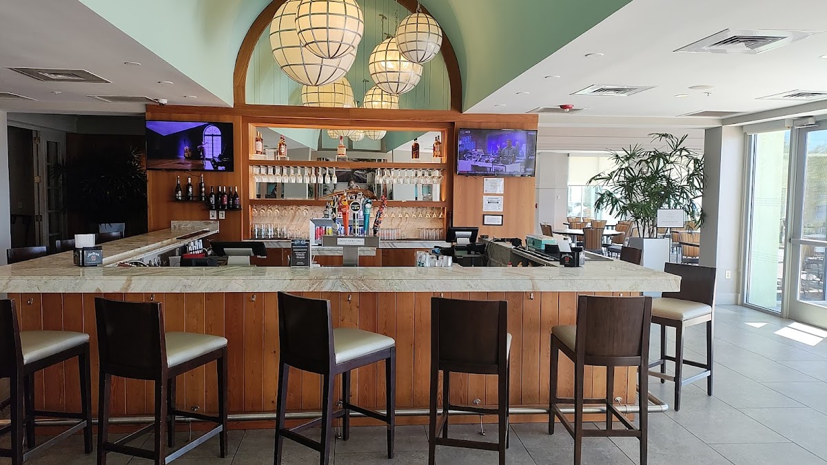 TIDES Restaurant & Lounge Photo 4
