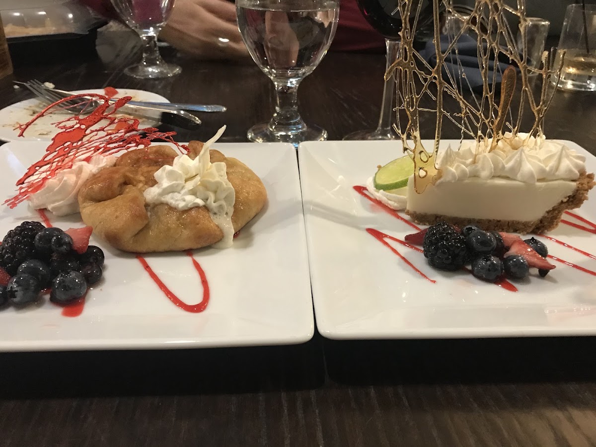 TIDES Restaurant & Lounge Photo 6