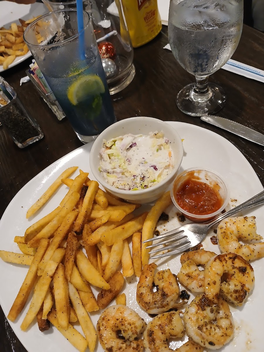 TIDES Restaurant & Lounge Photo 8