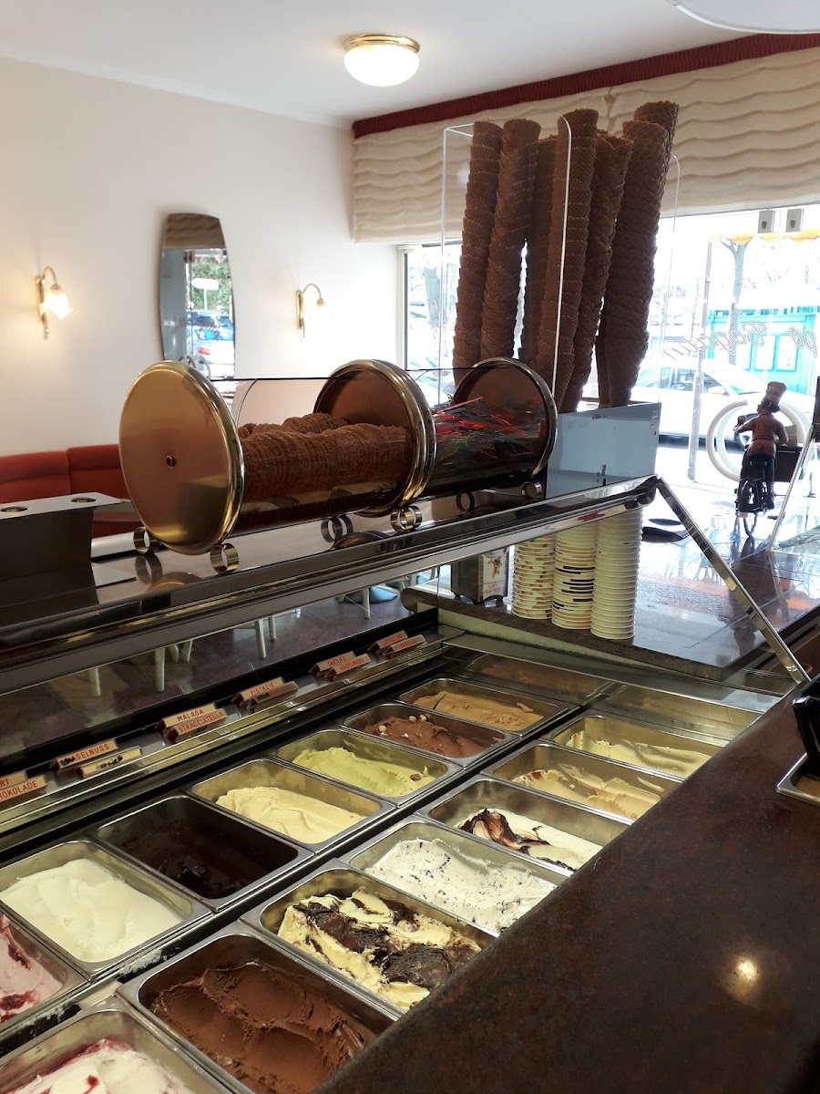 Eiscafe Campo Bagatin Photo 3