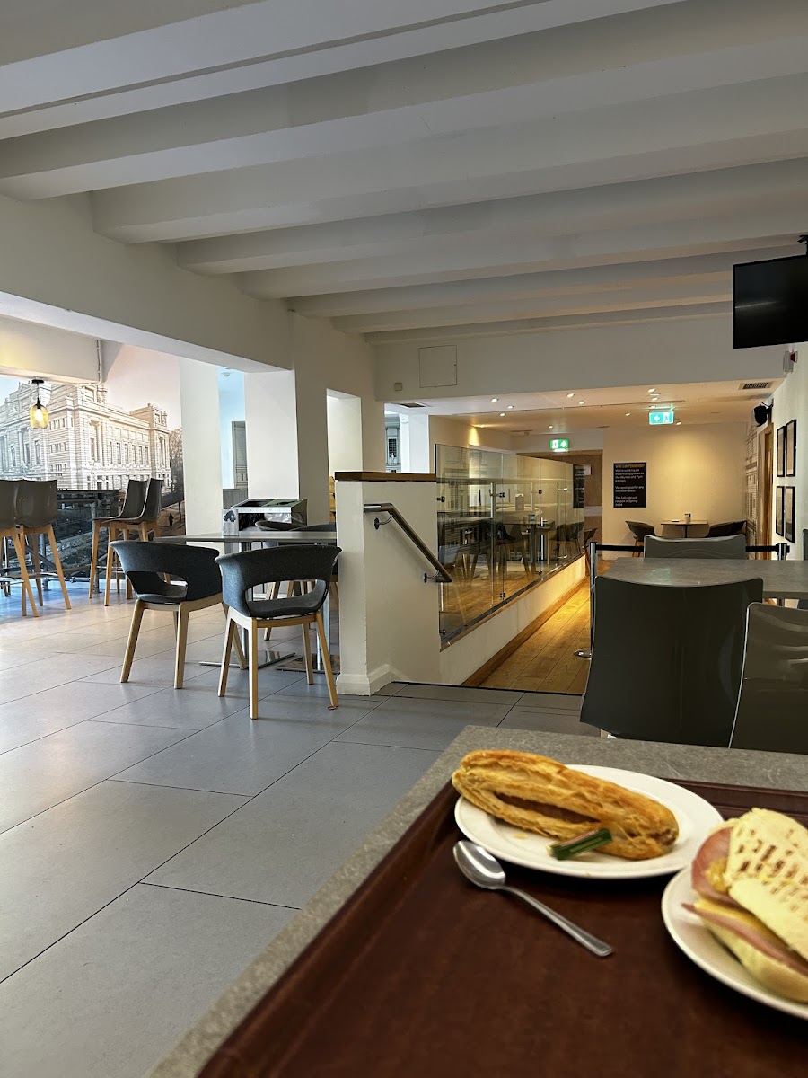 Wynne & Pym Café