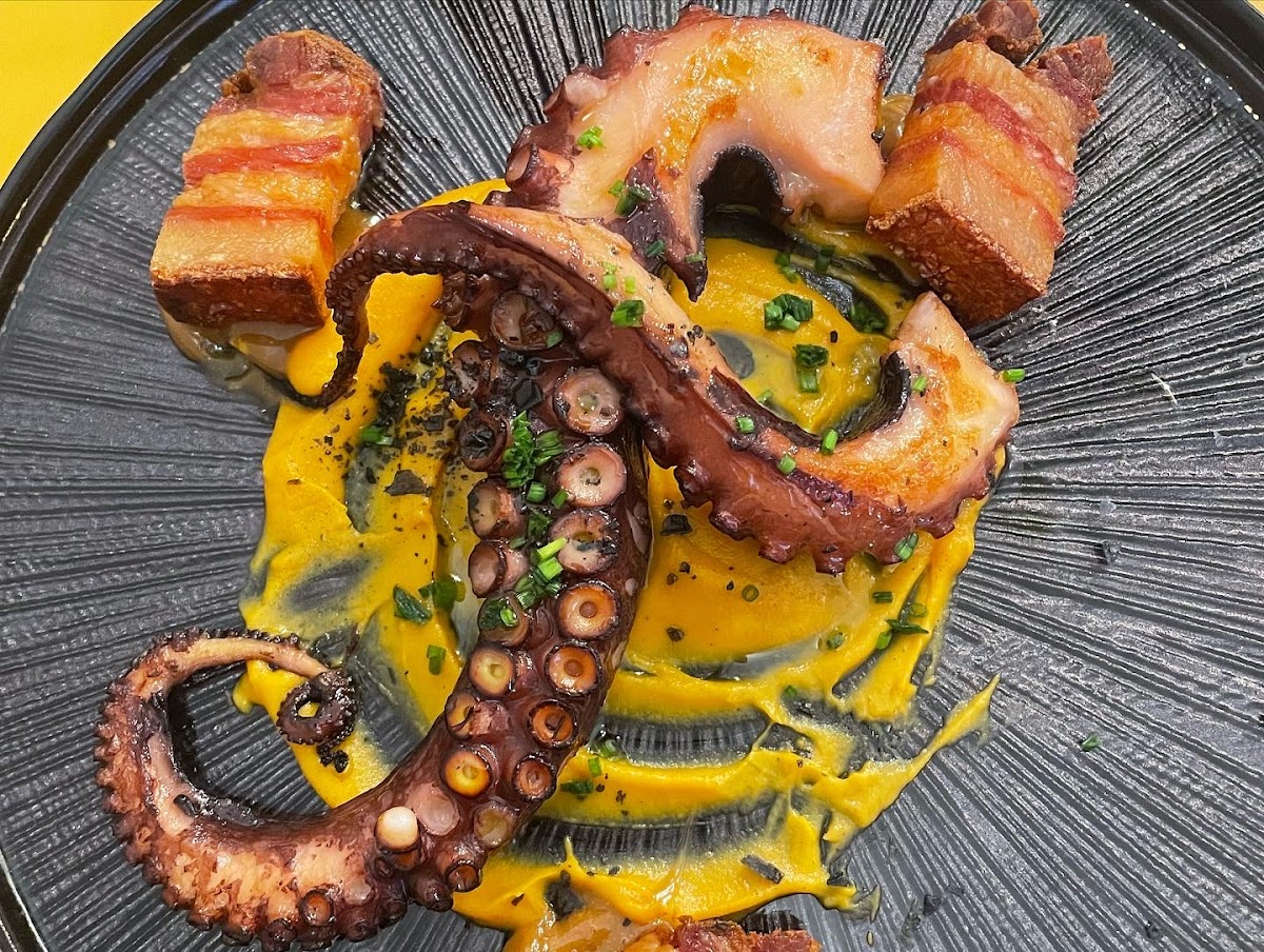 Restaurante MANĀ Chef Alia Photo 7