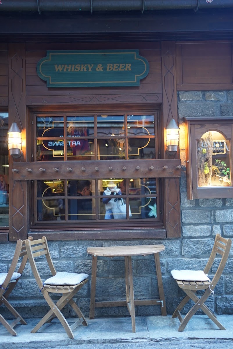 Grampi’s Bar & Restaurant Photo 3