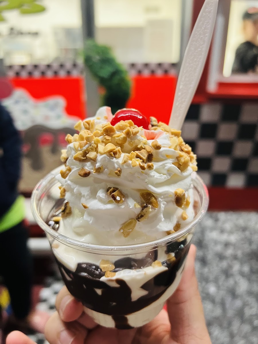 Sugar Lips Ice Cream Shop Photo 2