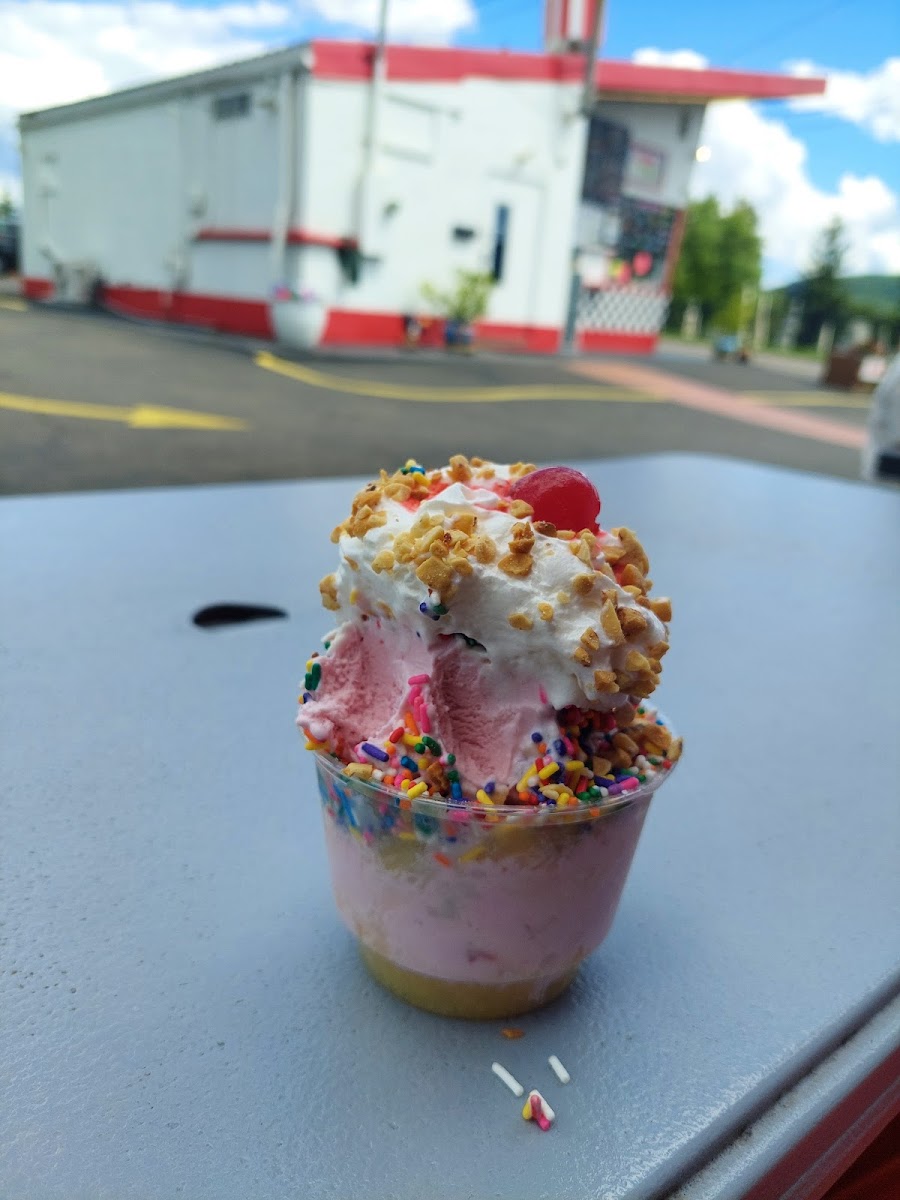 Sugar Lips Ice Cream Shop Photo 9