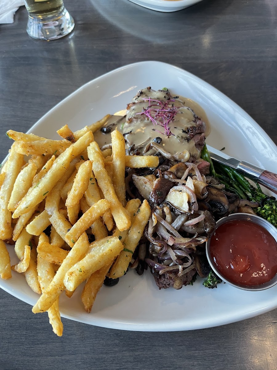 Bear & Buffalo Bar / Restaurant Photo 7