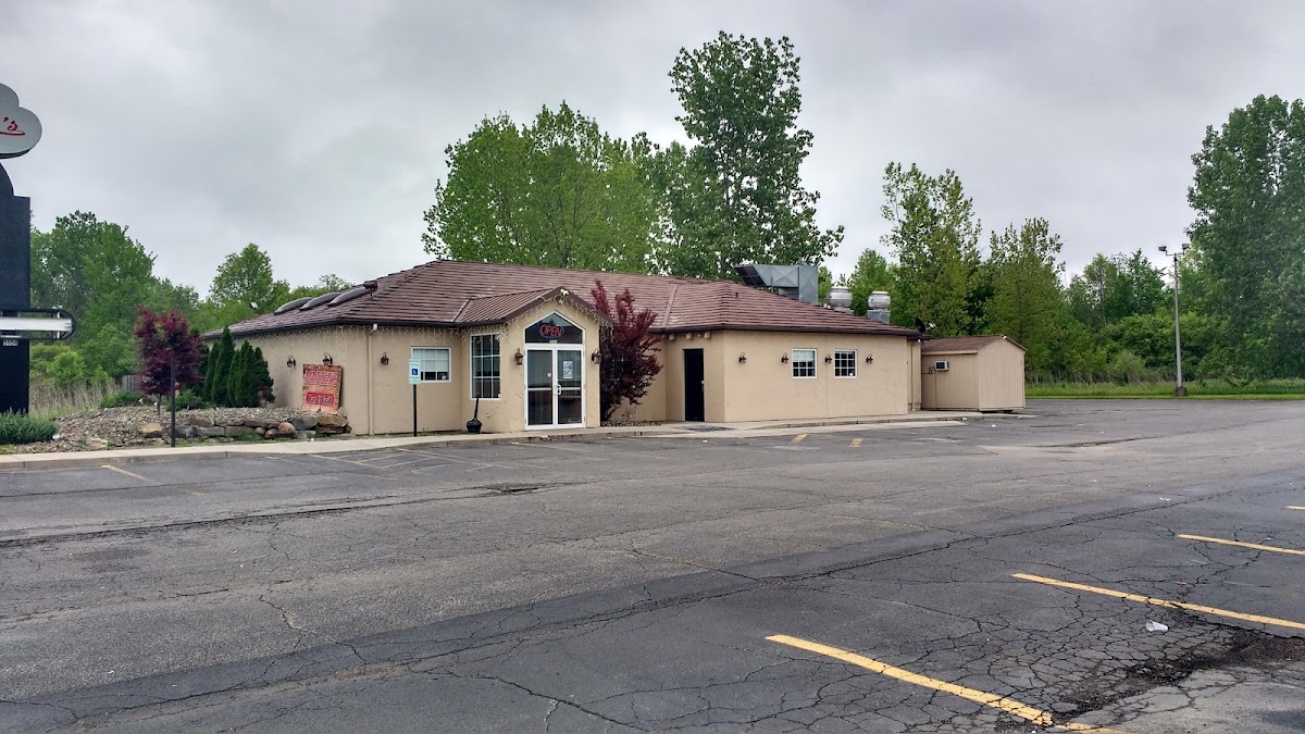 Madden's Bar and Grill Photo 4