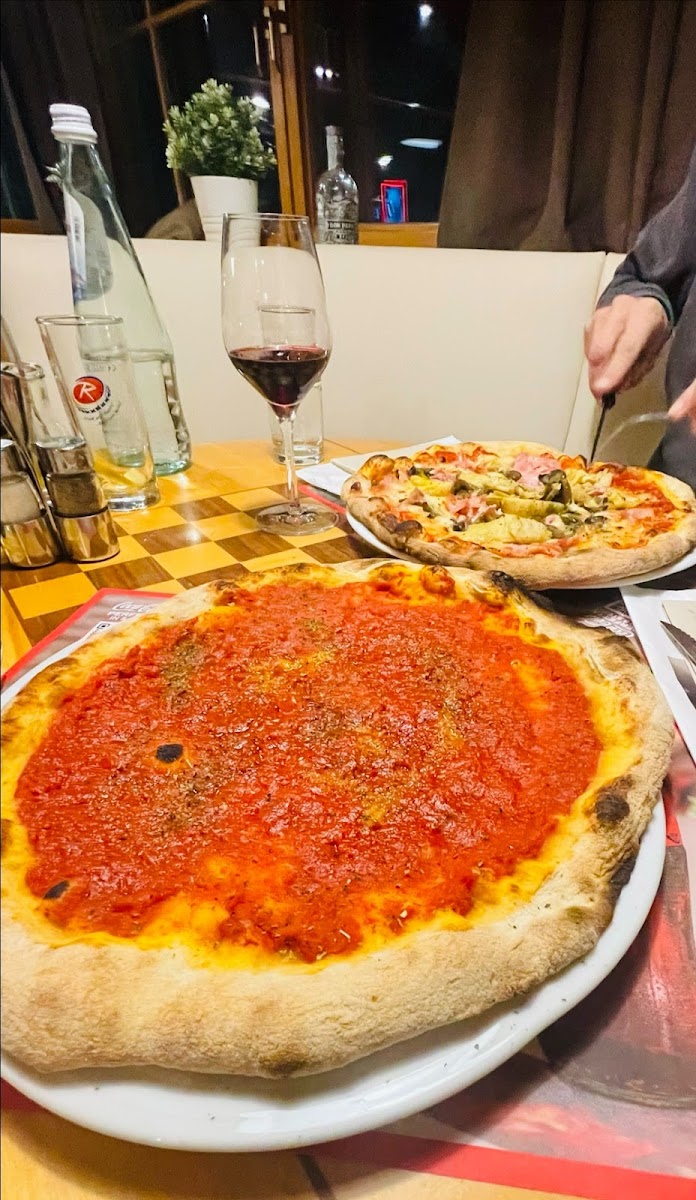Bar Pizzeria 'Sportbar' Photo 9