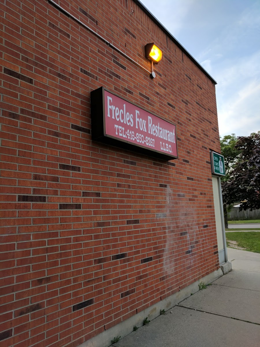 Frecles Fox Restaurant Photo 3