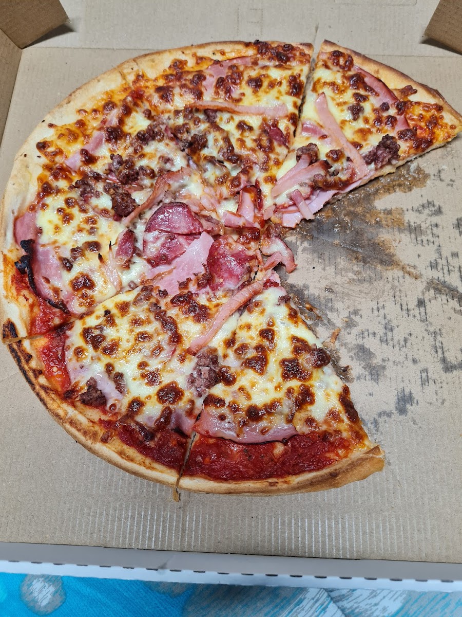 La Famiglia Pizzeria Photo 8
