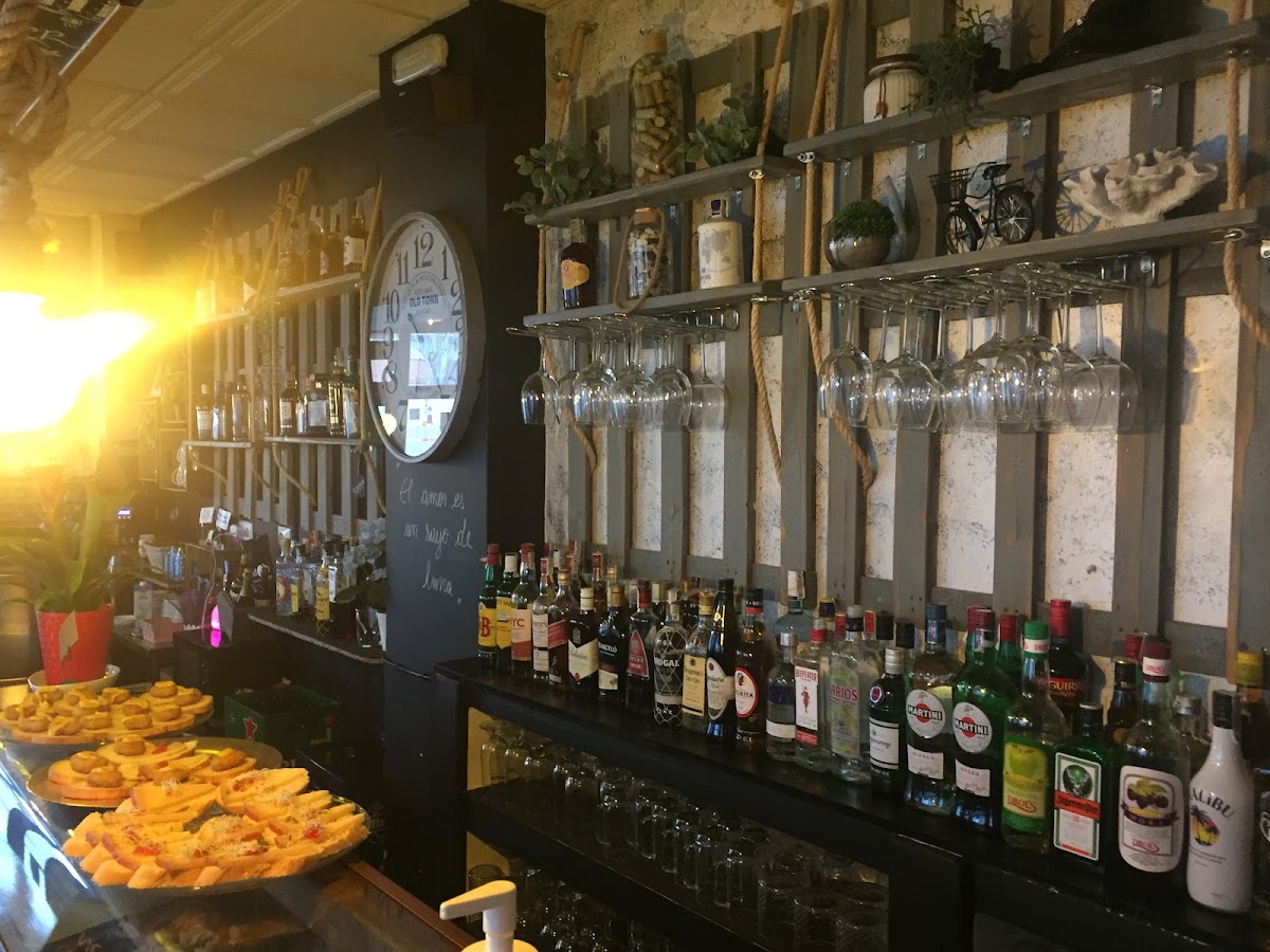 Moon lounge&burgers