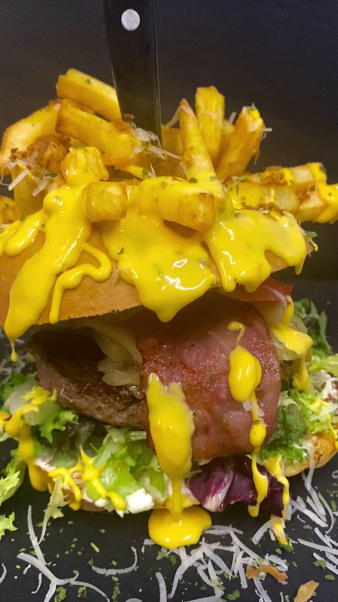 Moon lounge&burgers Photo 2
