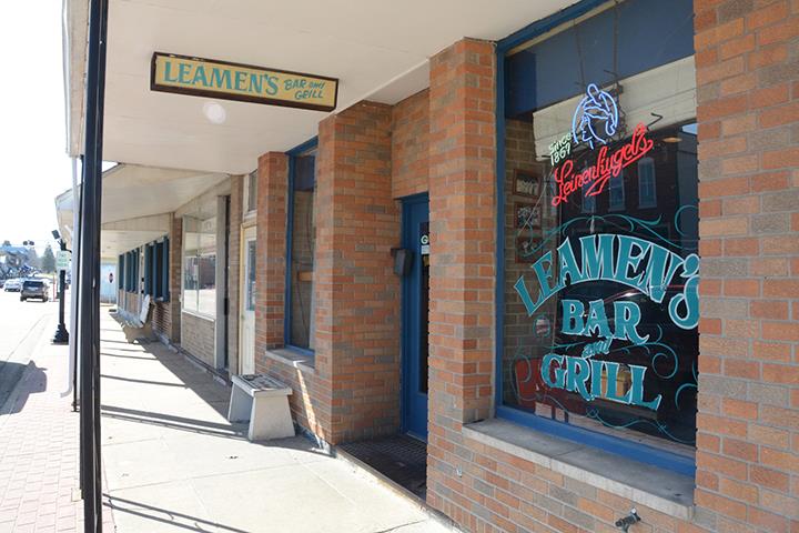 Leamen's Bar and Grill