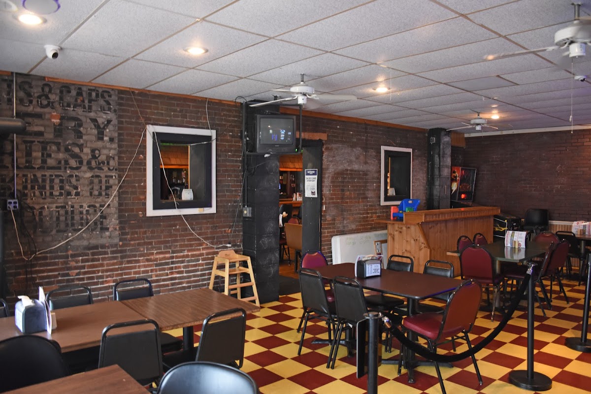 Leamen's Bar and Grill Photo 4