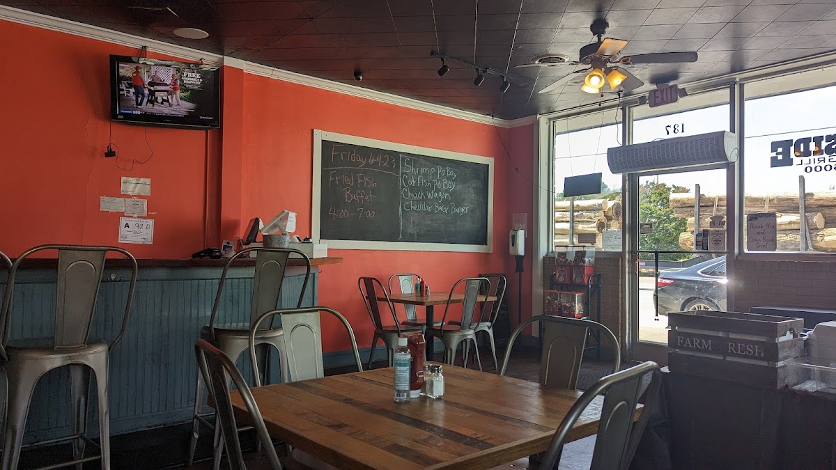 Trackside Tavern and Grill Photo 3