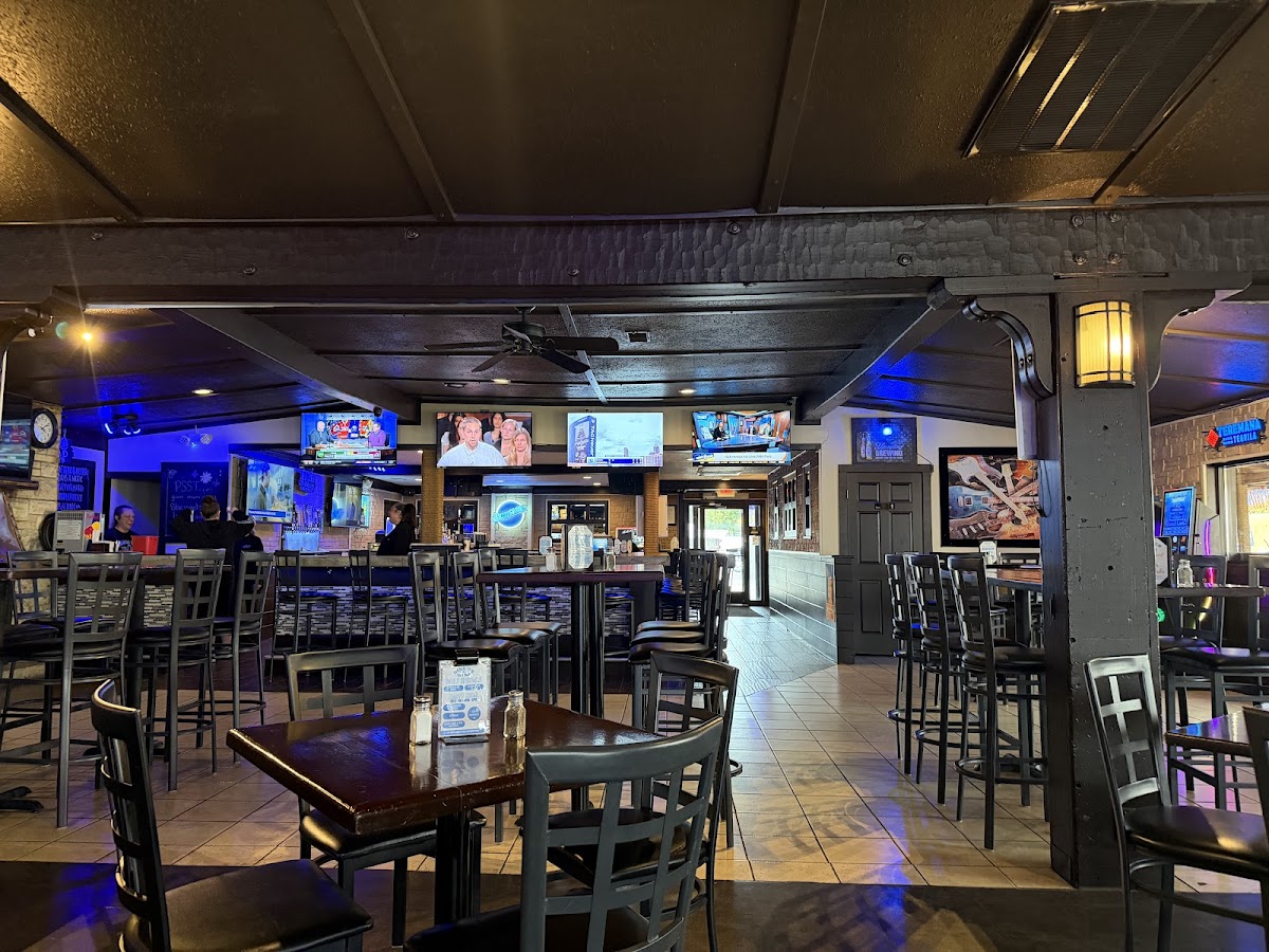 Oasis Pub & Tiki Bar Photo 2