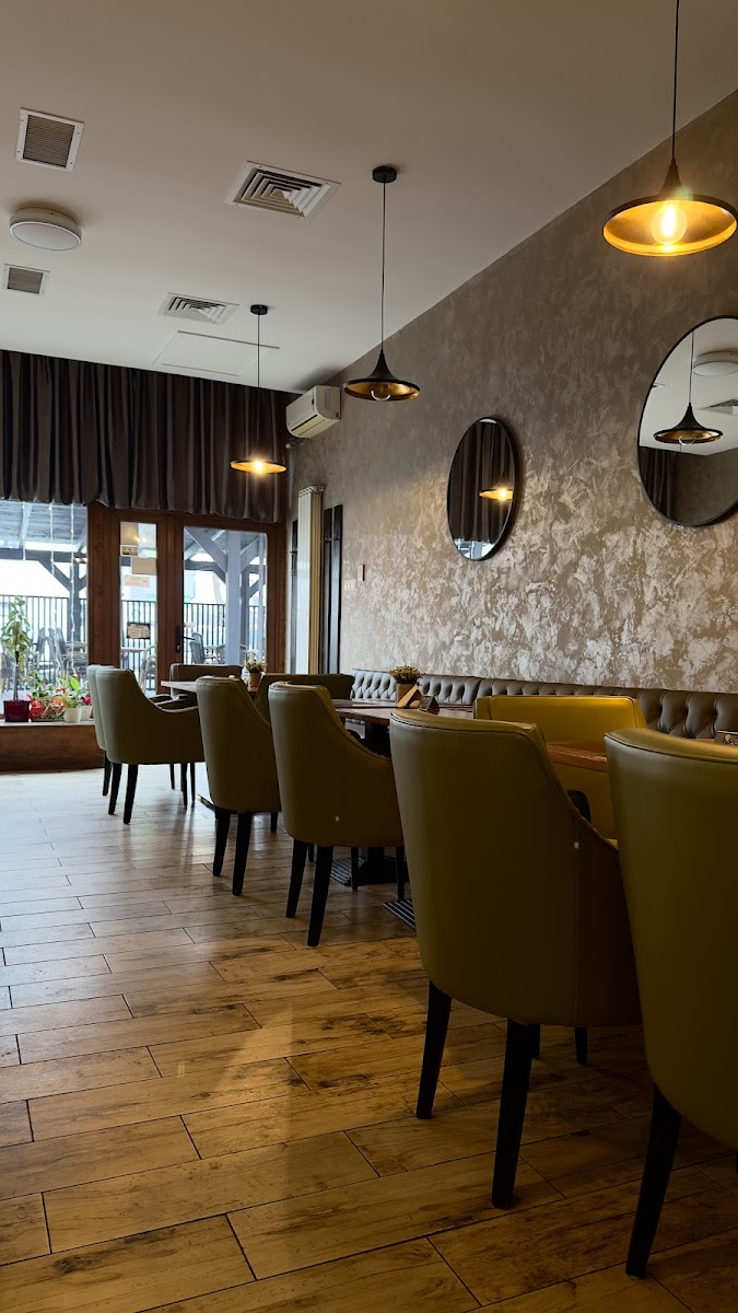 Bistro Cafe Robert