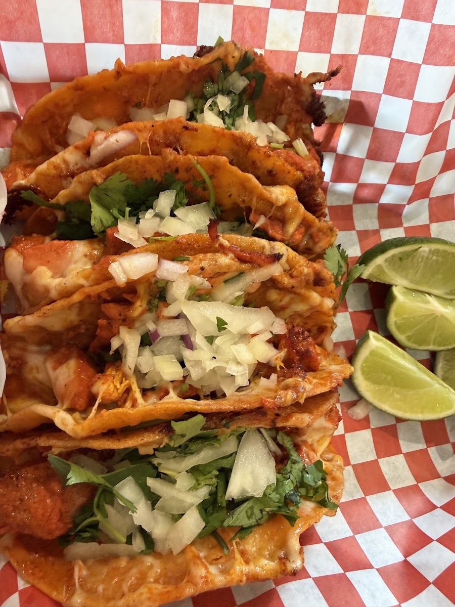 Taqueria Los Compadres Photo 4