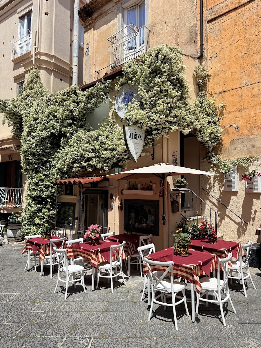 ALBIN’S RESTAURANT