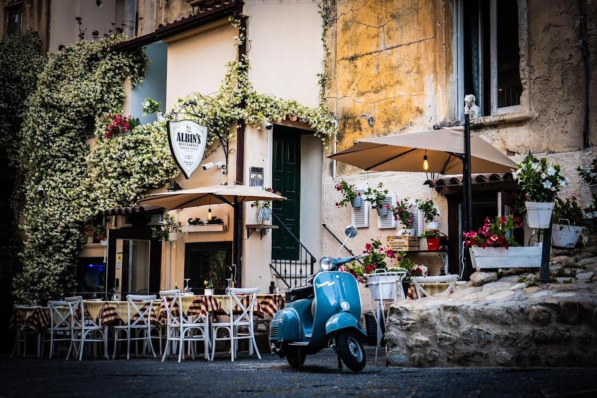 ALBIN’S RESTAURANT Photo 4