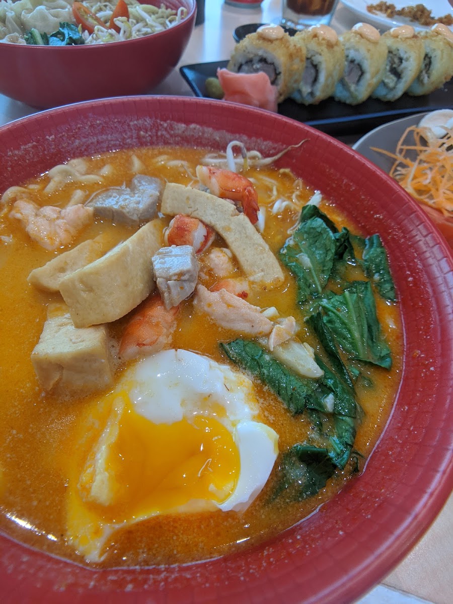 Two Tigers Sushi and Noodles Photo 7
