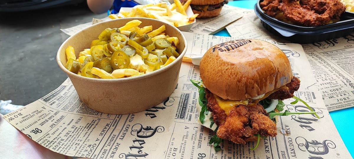 Gorilla’s Crazy Burgers - Mosilor Photo 5