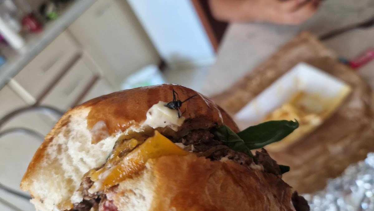 Gorilla’s Crazy Burgers - Mosilor Photo 9