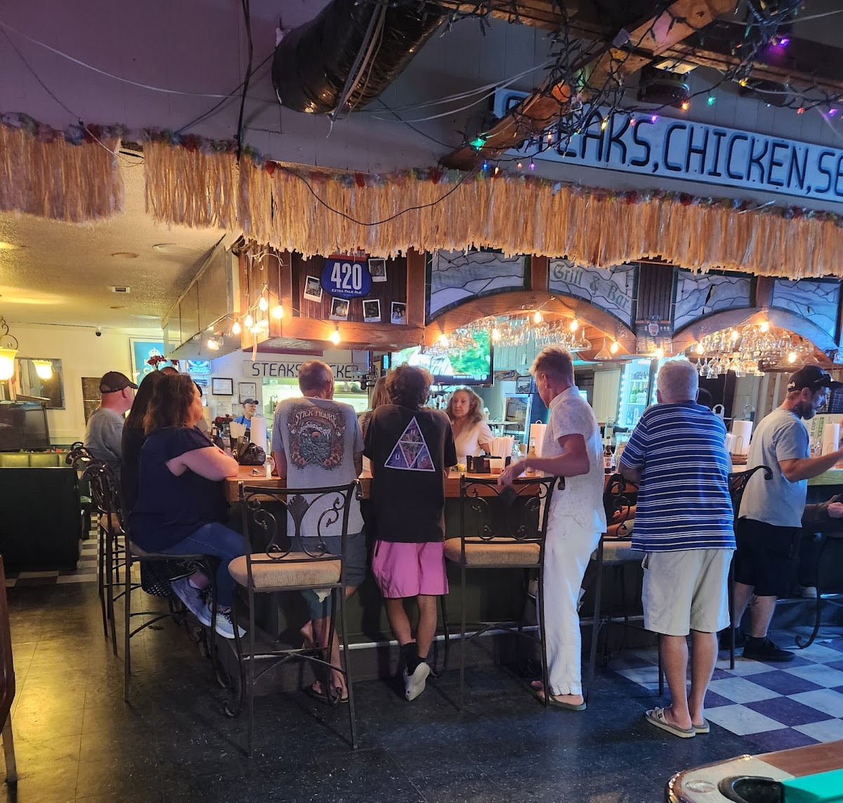 Hulas Bar and grill Photo 3