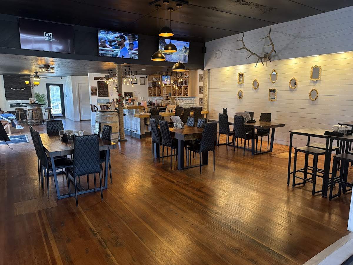 Francesca's Wine & Dine Photo 7