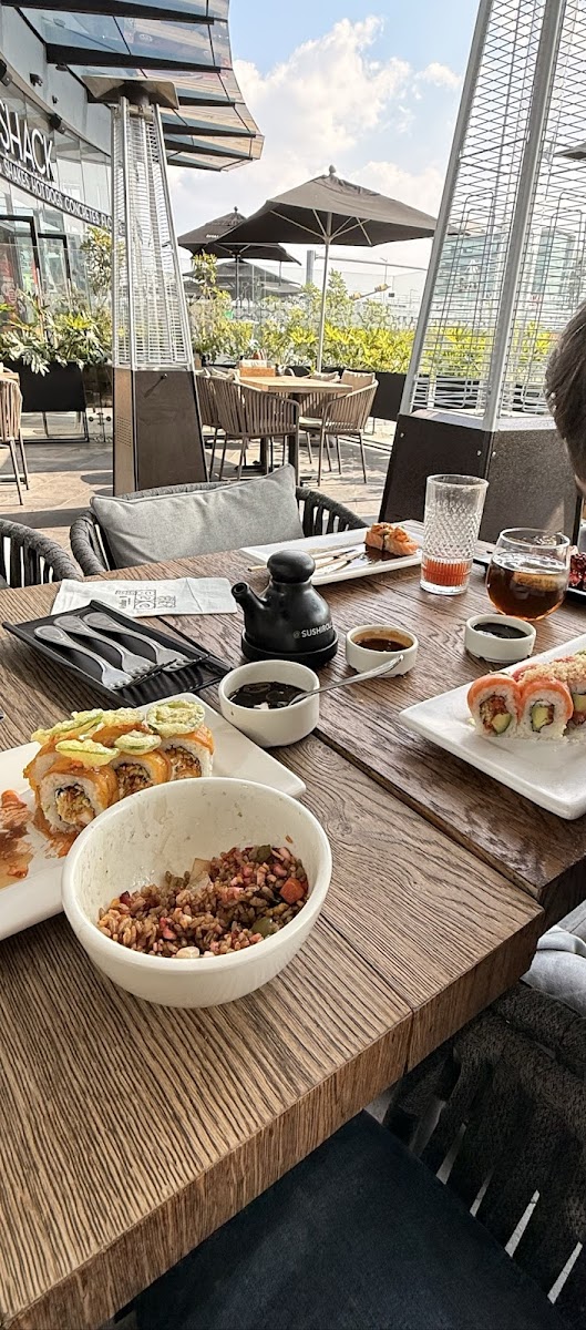 Sushi Roll Plaza Vía San Ángel Photo 3