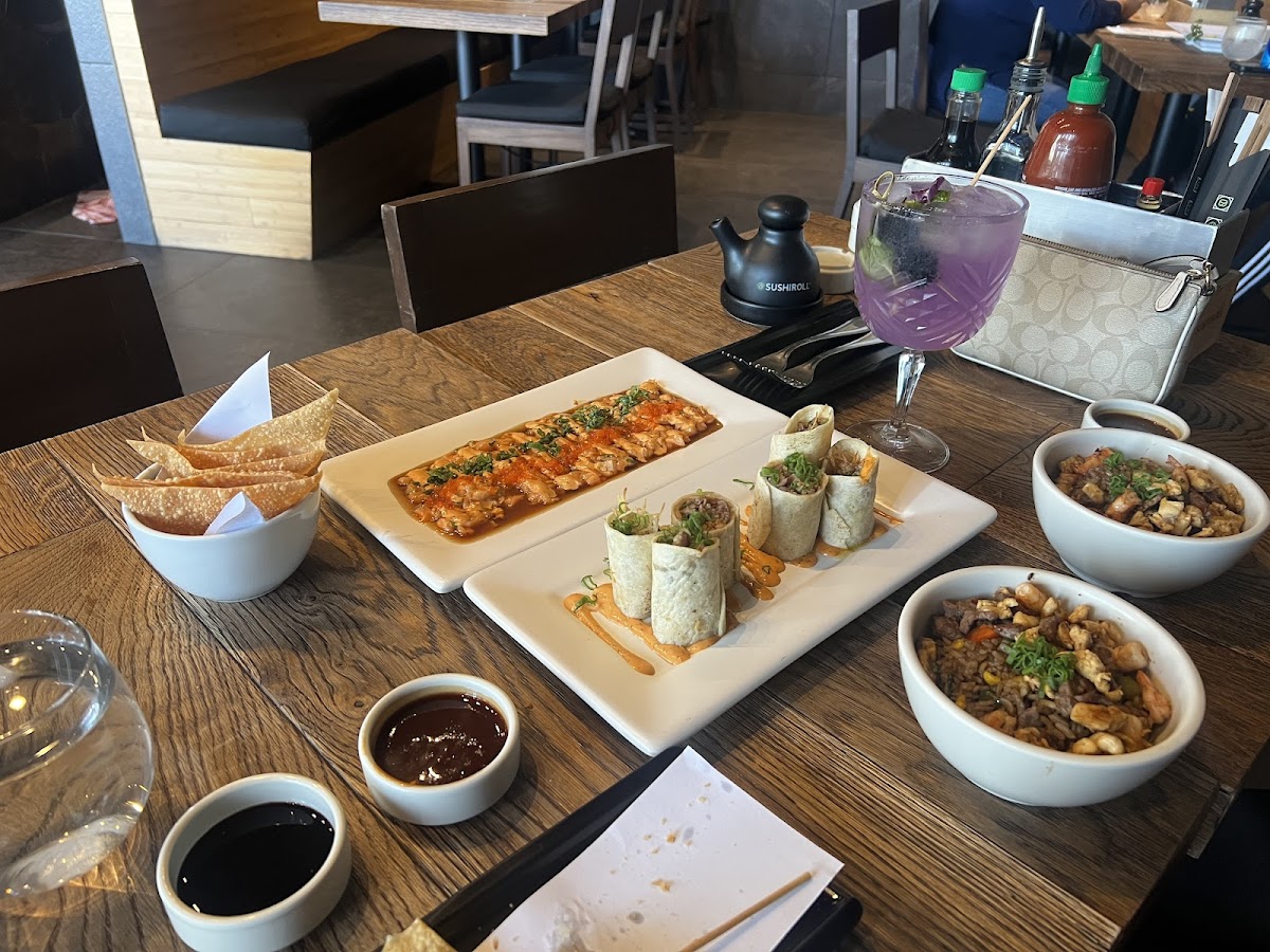 Sushi Roll Plaza Vía San Ángel Photo 4